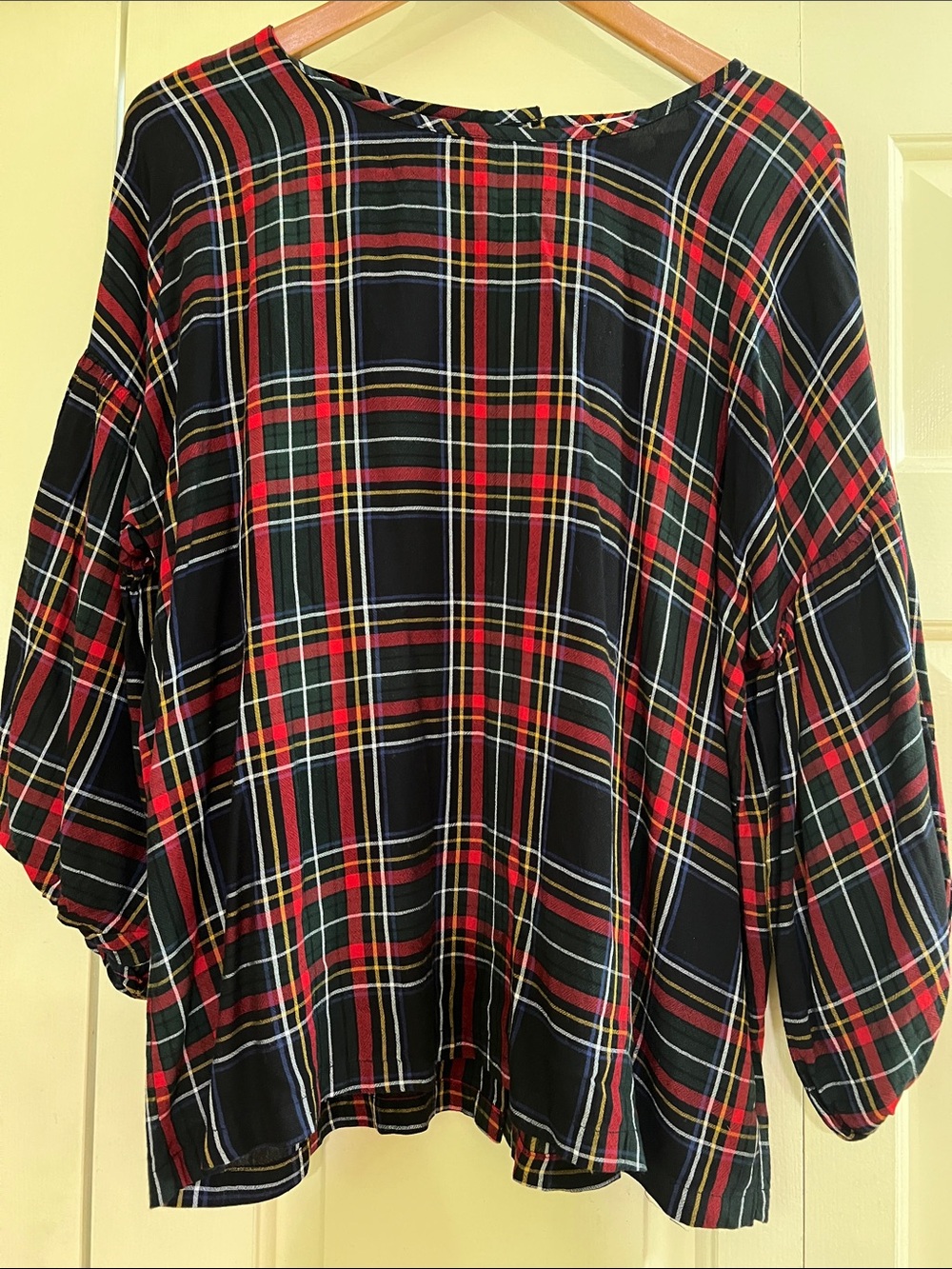 LOFT Black Red Green Plaid Blouse Buttons in Back Puff 3/4 Sleeves Lightweight